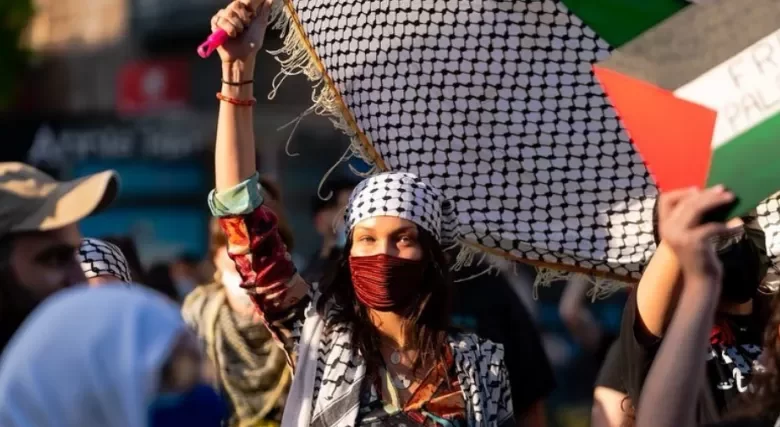 أغنيات إسرائيلية تدعو لقتل بيلا حديد وحرق غزة